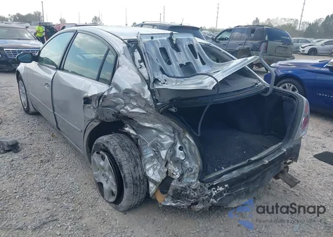 2003 Nissan Altima 2.5 S z USA, uszkodzony, nr VIN 1N4AL11D13C271810